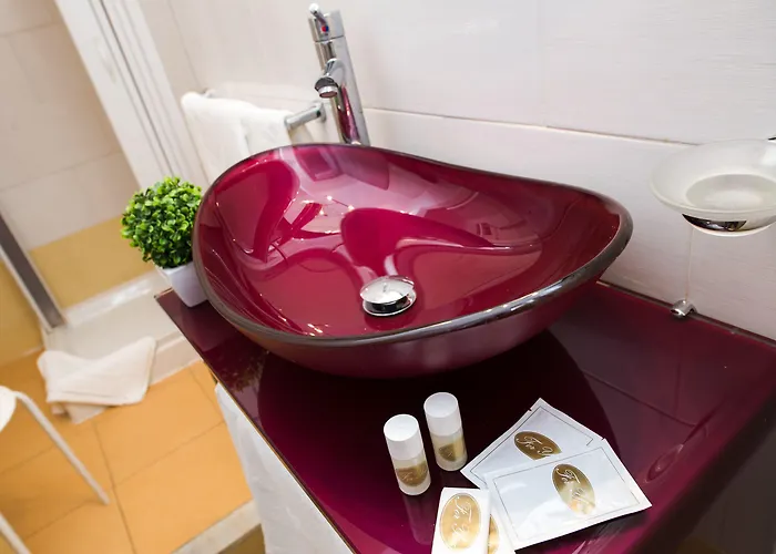 Domus Fabiola - Vaticano 4*